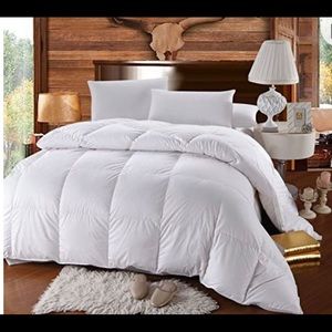 - Royal luxe down comforter size queen /
